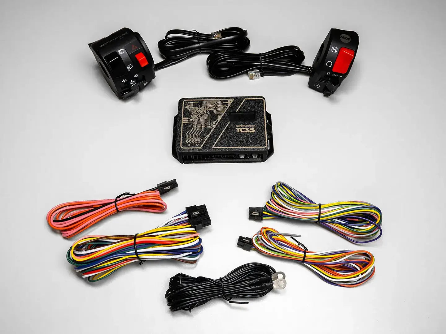 
                  
                    TC3.S Control Hub With Essential Functions & Flexible Switch Options. (Standard/factory style controls included))
                  
                